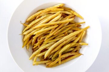 Wax beans (butter beans) on a white plate